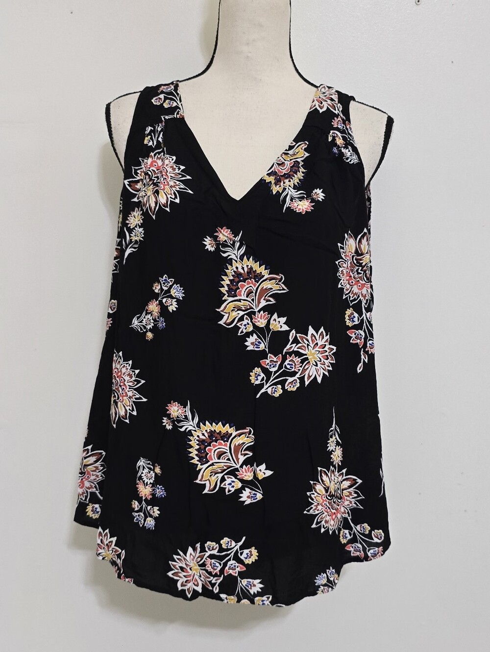 OLD NAVY size XL Sleeveless Boho Floral V Neck Flowy Relaxed Fit Tank Black